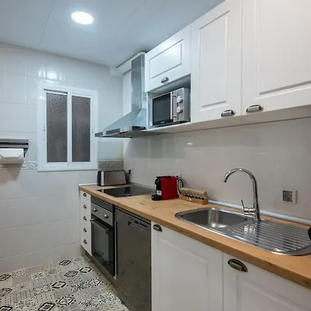 شقة +25y Only, Family Flat Near The *