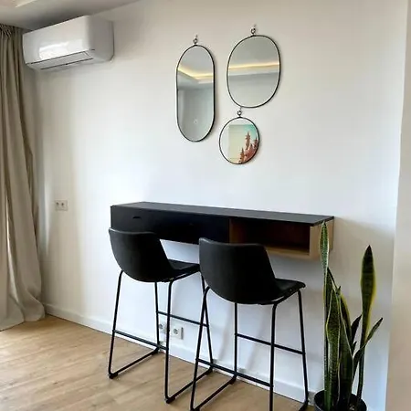 +25y Only, Family Flat Near The Apartment *